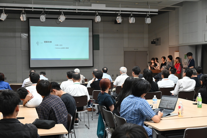 成果報告会の様子