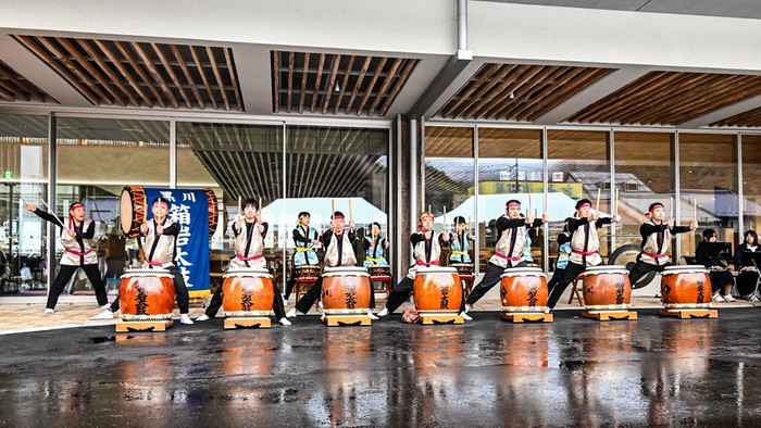 オープニングの様子（箱岩太鼓）