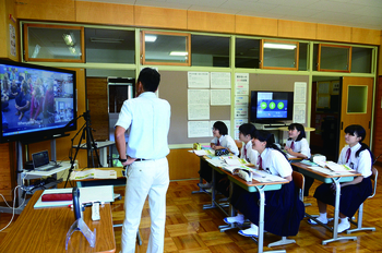 web会議システムを使って遠隔地の生徒との交流授業