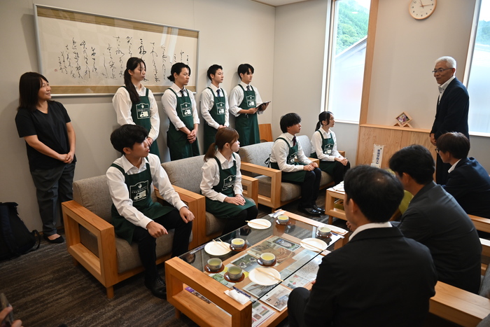 完成報告会の様子